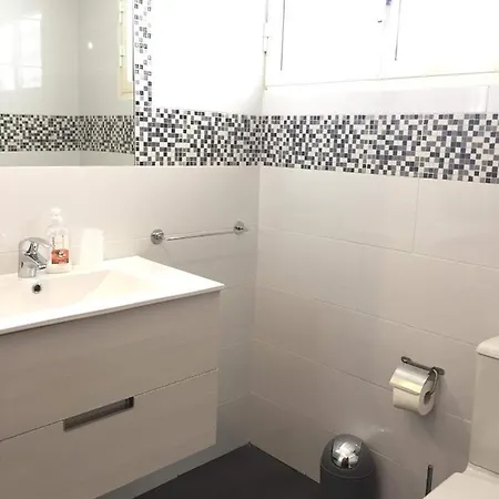 Διαμέρισμα Comfortable Duplex, 70M From The Beach, Sea View From Balcony, Free Wifi *