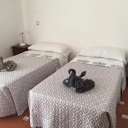 Comfortable Duplex, 70M From The Beach, Sea View From Balcony, Free Wifi *