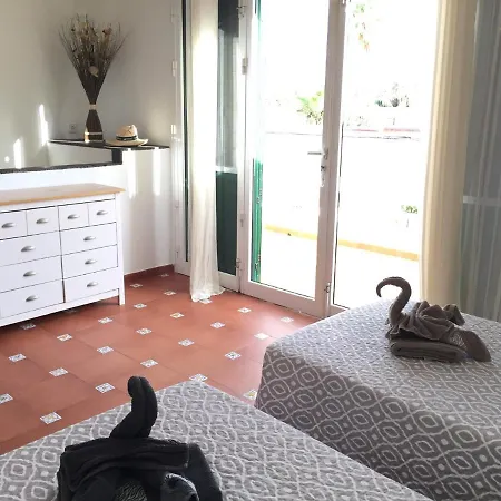 Comfortable Duplex, 70M From The Beach, Sea View From Balcony, Free Wifi Apartment *