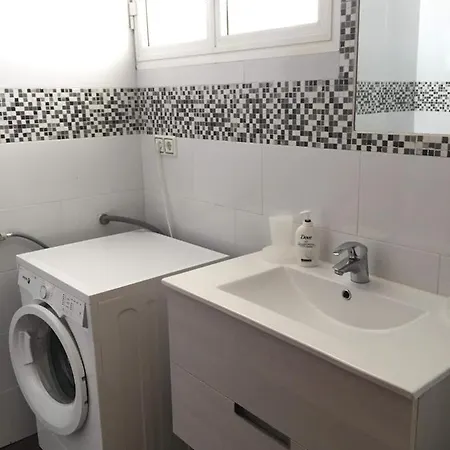Comfortable Duplex, 70M From The Beach, Sea View From Balcony, Free Wifi