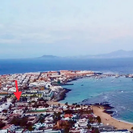 Comfortable Duplex, 70M From The Beach, Sea View From Balcony, Free Wifi Apartment *