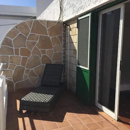 Comfortable Duplex, 70M From The Beach, Sea View From Balcony, Free Wifi Apartment