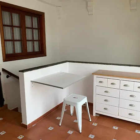 Comfortable Duplex, 70M From The Beach, Sea View From Balcony, Free Wifi *